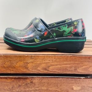 Dansko Vegan Black Frog Print Clogs Nursing